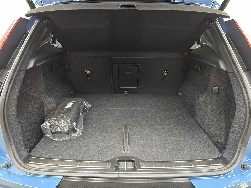 Volvo B4 AWD Ultra Bright