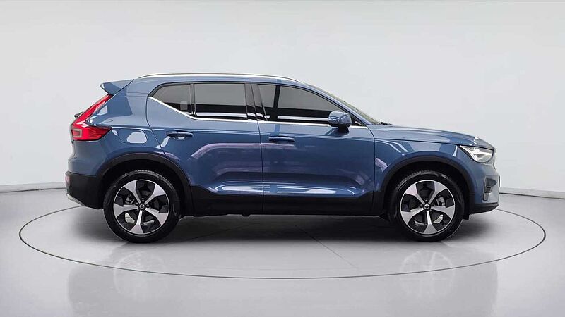 Volvo B4 AWD Ultra Bright