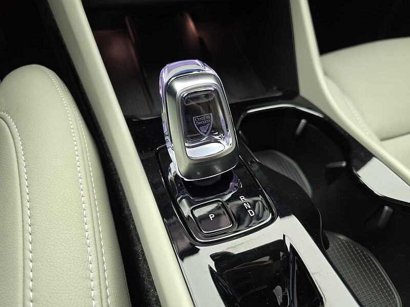 Volvo B4 AWD Ultra Bright