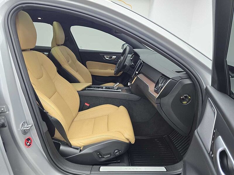 Volvo  B5 AWD Ultra bright