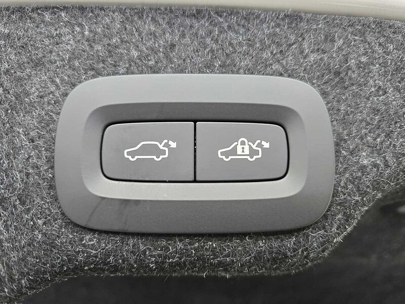 Volvo  B5 Ultra Dark