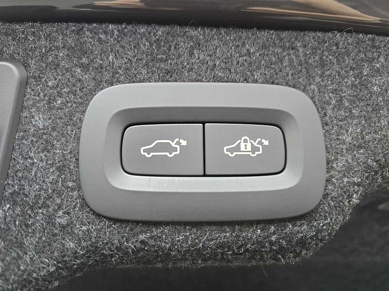 Volvo  B6 AWD Ultimate Bright