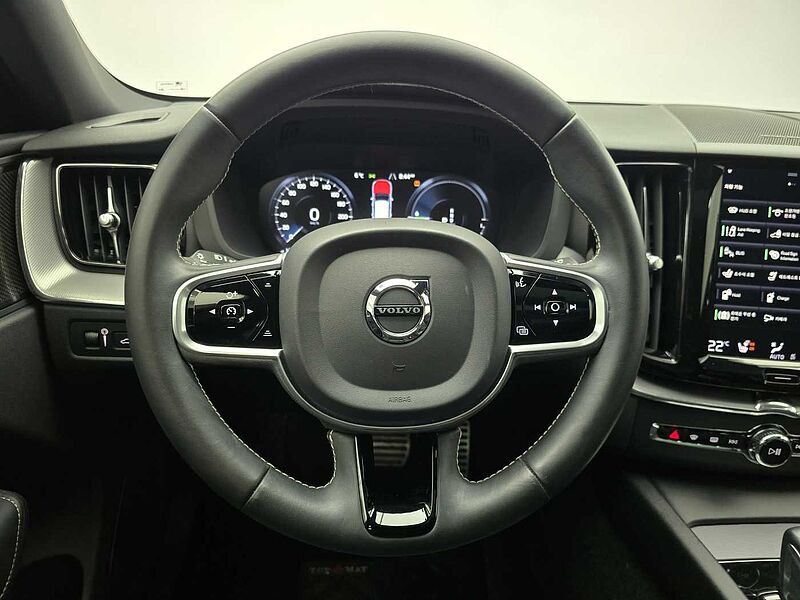 Volvo  Recharge T8 AWD R-Design