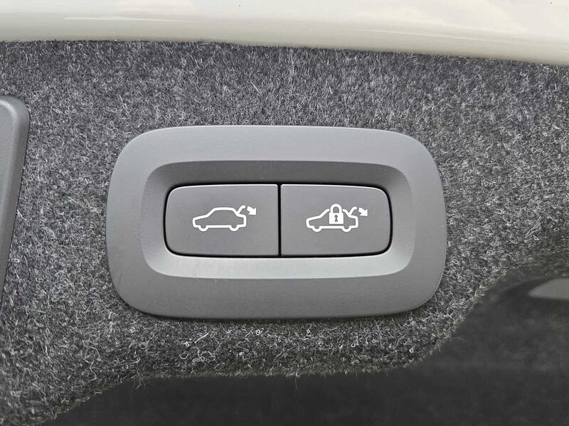 Volvo  Ultimate, B6 AWD mild hybrid, 가솔린, Bright