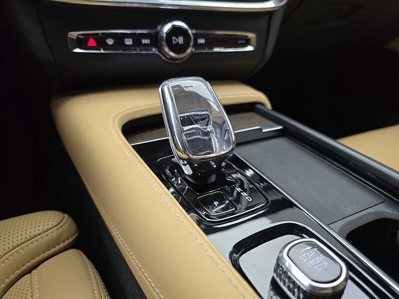 Volvo  Ultimate, B6 AWD mild hybrid, 가솔린, Bright