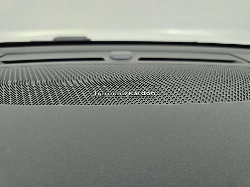 Volvo  Ultimate, B4 AWD mild hybrid, 가솔린, Bright