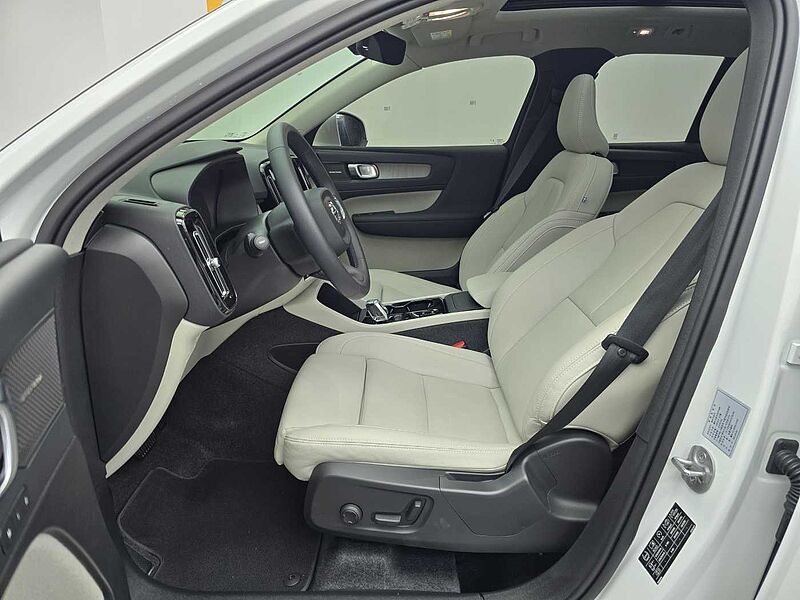 Volvo B4 AWD Ultra Bright