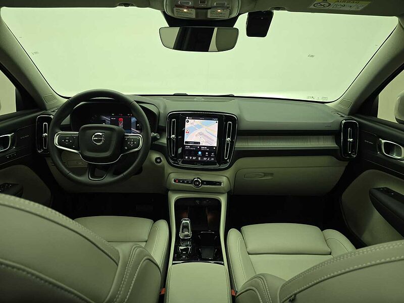 Volvo B4 AWD Ultra Bright