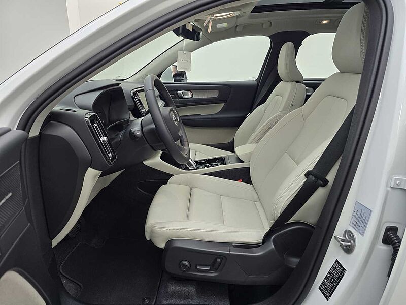 Volvo B4 AWD Ultra Bright