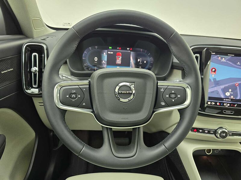 Volvo B4 AWD Ultra Bright