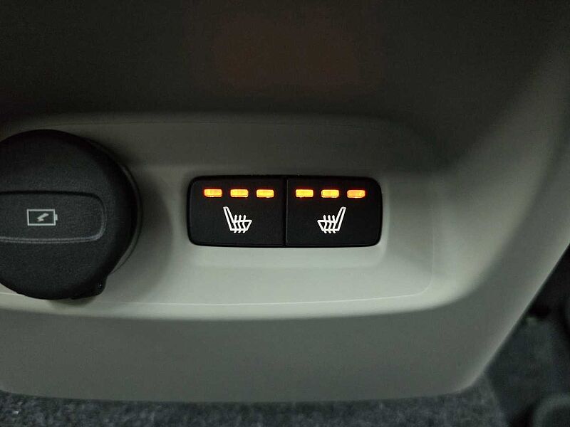 Volvo B4 AWD Ultra Bright