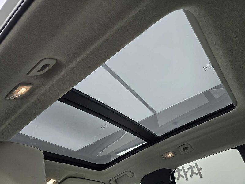 Volvo B4 AWD Ultra Bright
