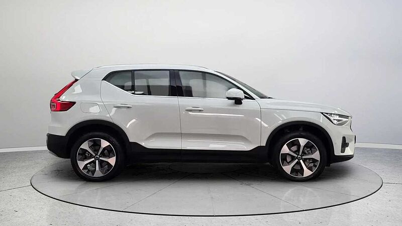 Volvo B4 AWD Ultra Bright