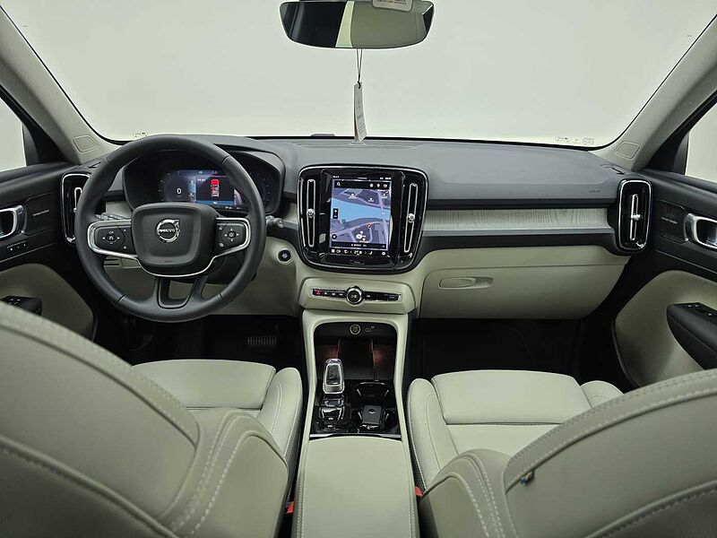 Volvo B4 AWD Ultra Bright