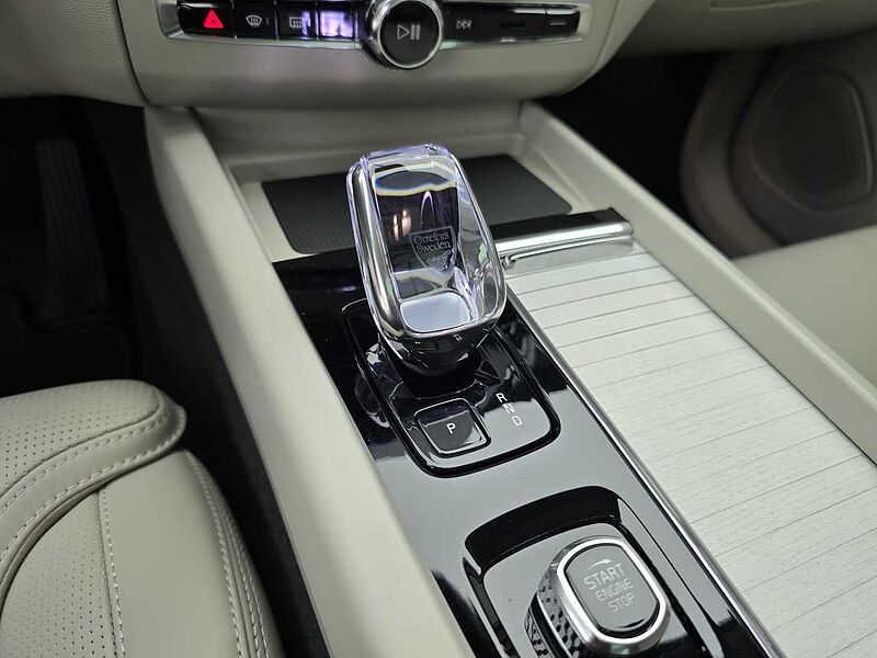 Volvo Ultra, T8 AWD 플러그-인 하이브리드, 전기/가솔린, 브라이트