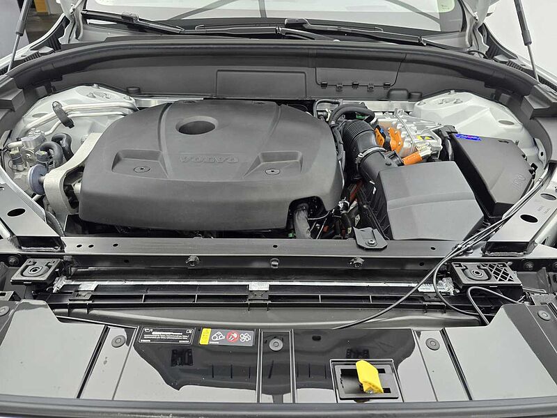 Volvo Ultra, T8 AWD 플러그-인 하이브리드, 전기/가솔린, 브라이트