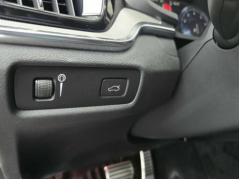 Volvo  R-Design, B5 mild hybrid