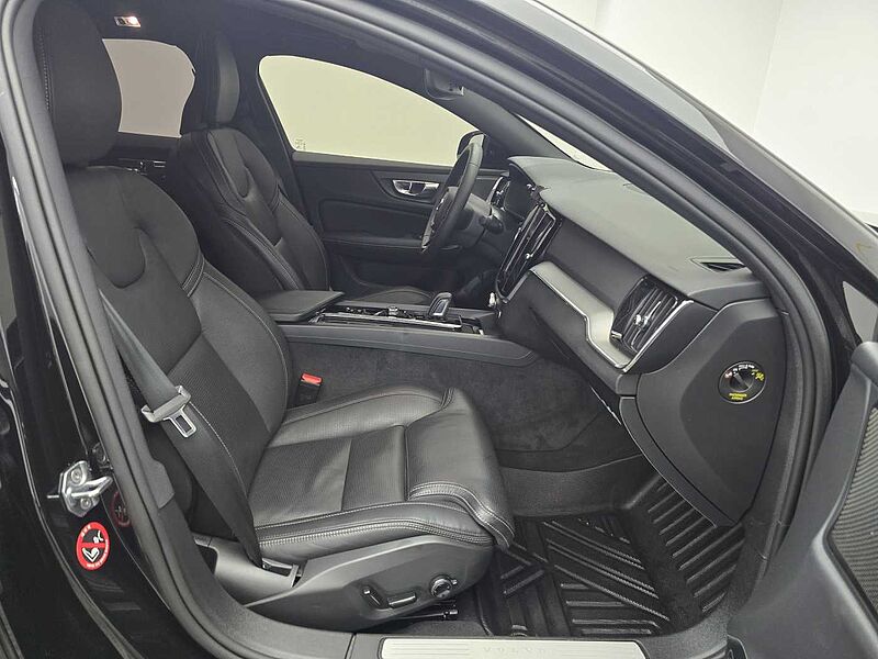 Volvo  R-Design, B5 mild hybrid