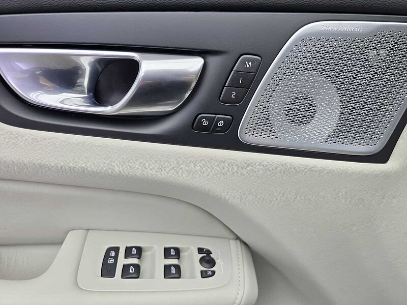 Volvo  Ultra, T8 AWD 플러그-인 하이브리드, 전기/가솔린, 브라이트