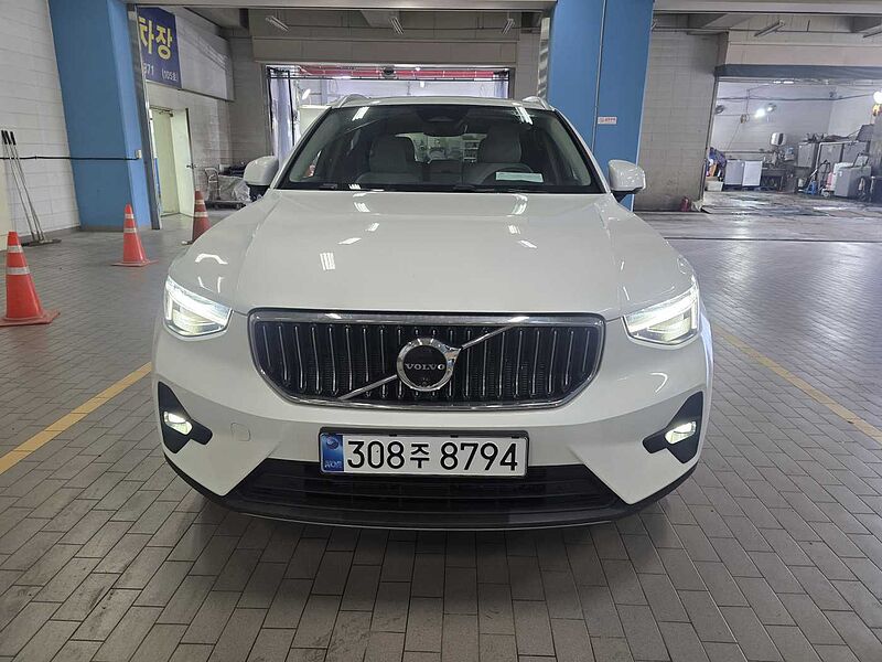 Volvo B4 AWD Ultra Bright