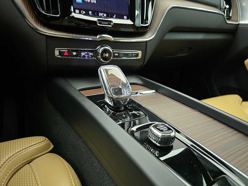 Volvo Ultimate, B5 AWD mild hybrid, 가솔린, Bright