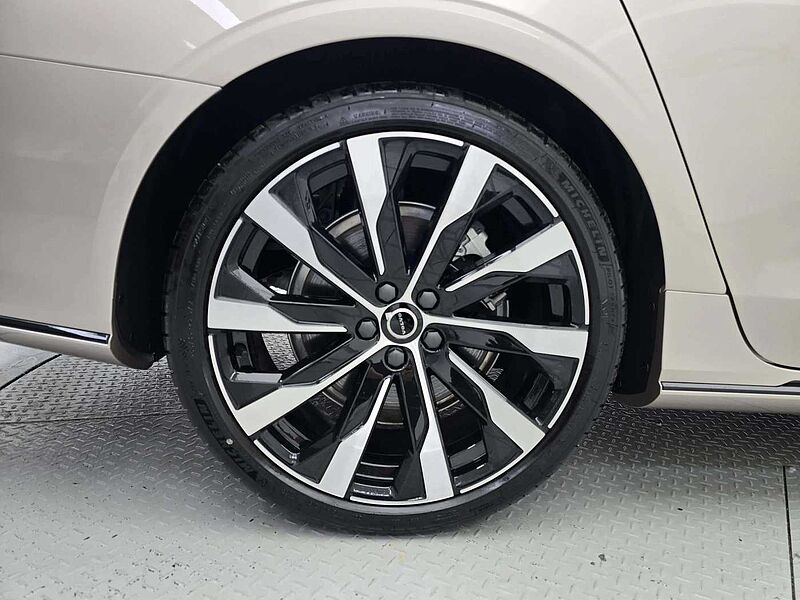 Volvo  Ultra, B5 마일드 하이브리드, 가솔린, 다크
