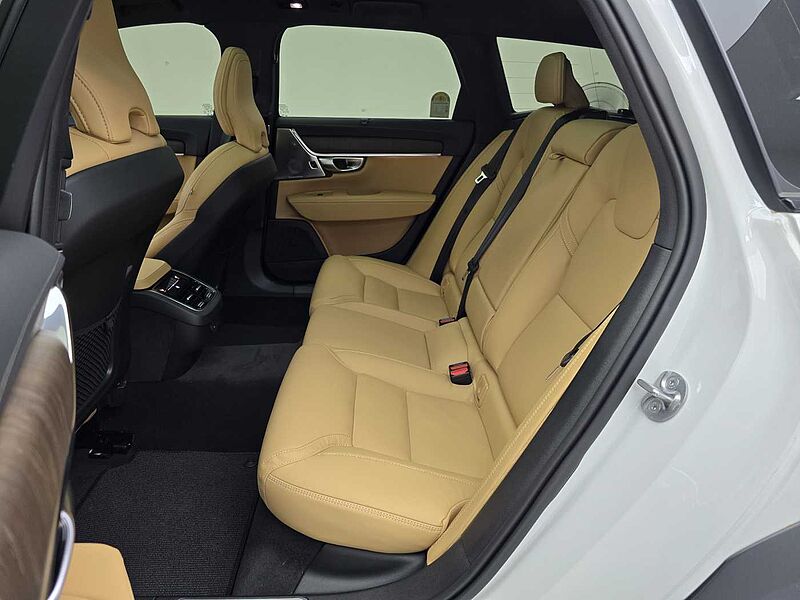 Volvo  Pro, B5 AWD mild hybrid