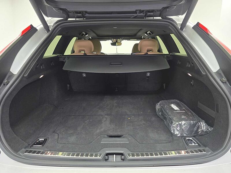 Volvo  Pro, B5 AWD mild hybrid
