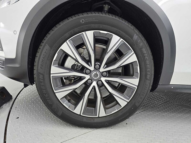 Volvo  Pro, B5 AWD mild hybrid