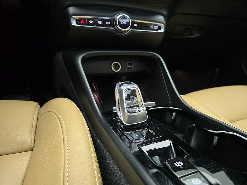 Volvo  Inscription, B4 AWD Momentum