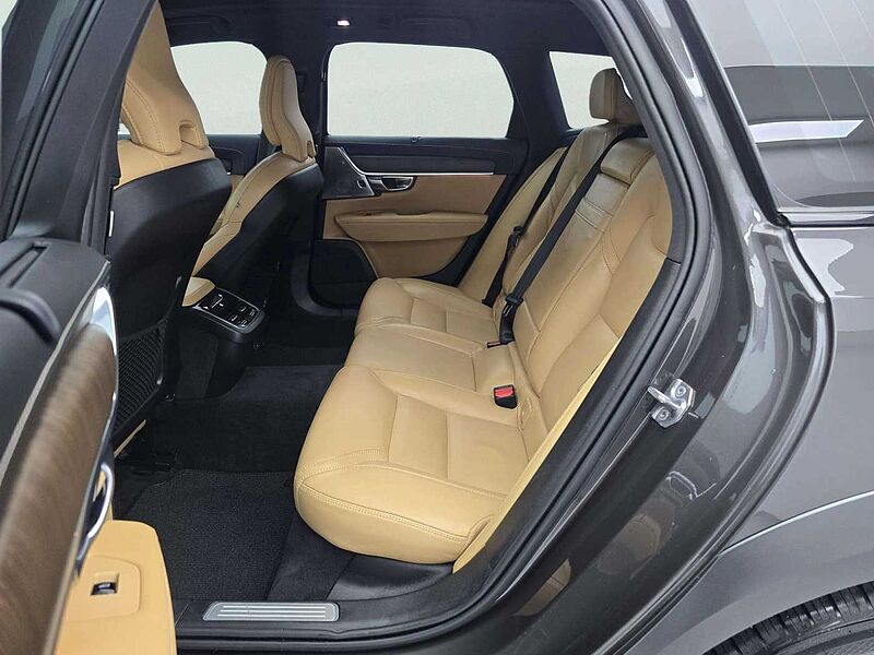 Volvo Pro, B5 AWD mild hybrid