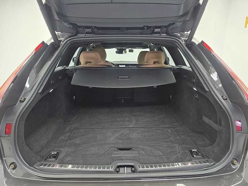 Volvo Pro, B5 AWD mild hybrid