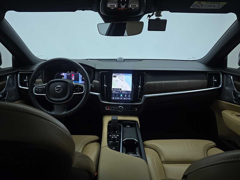 Volvo Pro, B5 AWD mild hybrid